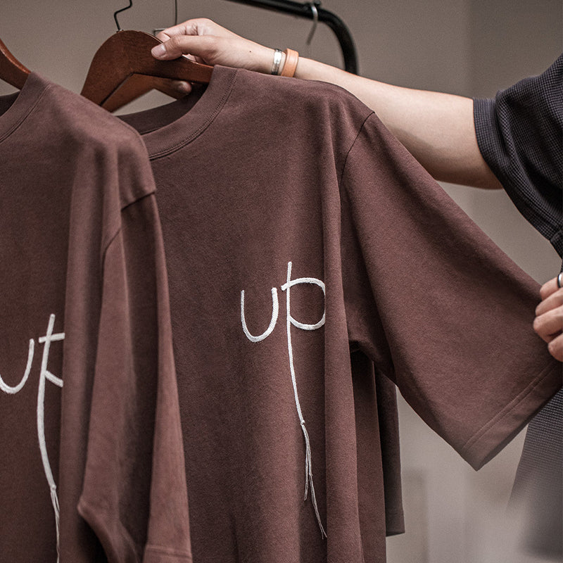 “UP” LETTER TEE IN COFFEE BROWN